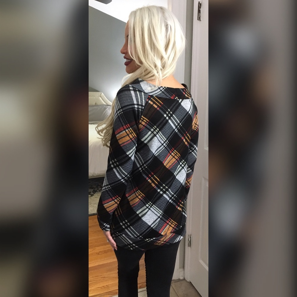 ❤️LAST 1! Super Soft Shoulder Plaid Top! - Picture 3 of 7
